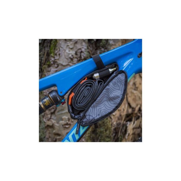 sacoche-triangle-blackburn-outpost-corner-bag_1